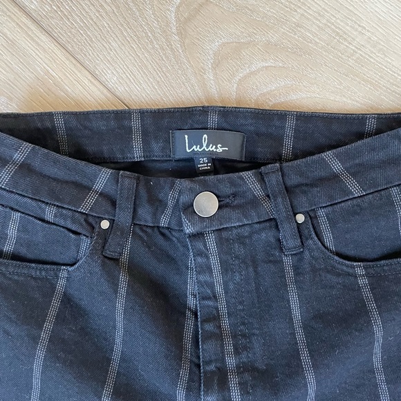 Lulus Accacia Black Striped High-Waisted Cropped Jeans. Size 25 - Picture 11 of 12